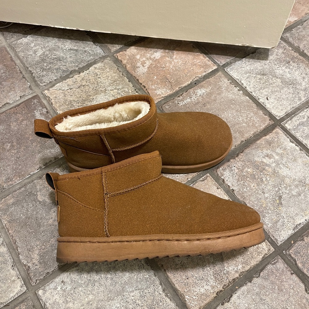 Fur lined mini boots
